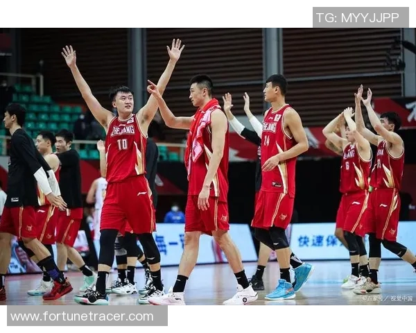 2014年上海男篮与浙江队激战回顾经典对决再现篮球魅力与激情 2014年上海男篮与浙江队激战回顾经典对决再现篮球魅力与激情