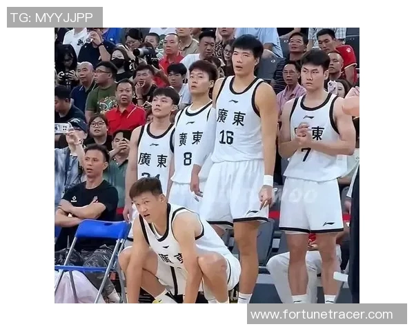 第8轮精彩对决山东队迎战深圳队争夺胜利的关键时刻