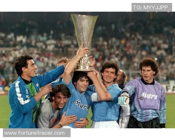 马拉多纳领衔那不勒斯夺冠瞬间