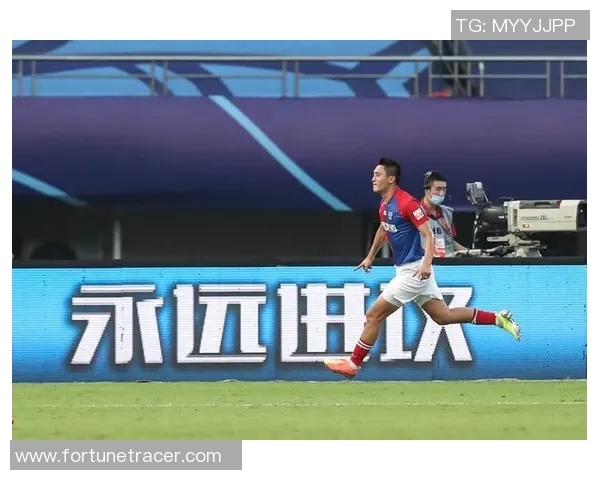 青岛黄海与天津权健激战正酣谁能在赛场上笑到最后