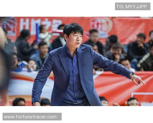 山东与华夏之战裁判争议引发黑哨质疑球迷怒斥判罚不公