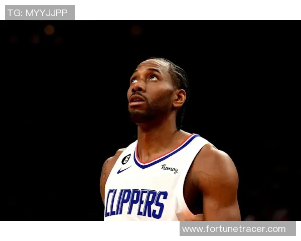 莱昂纳德手的传奇瞬间揭示篮球场上的无与伦比技巧与决胜时刻的魅力 莱昂纳德手的传奇瞬间揭示篮球场上的无与伦比技巧与决胜时刻的魅力